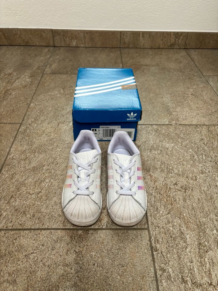 Adidas Superstar Kinder Turnschuhe Schuhe Sneaker Größe 27 in Peiting