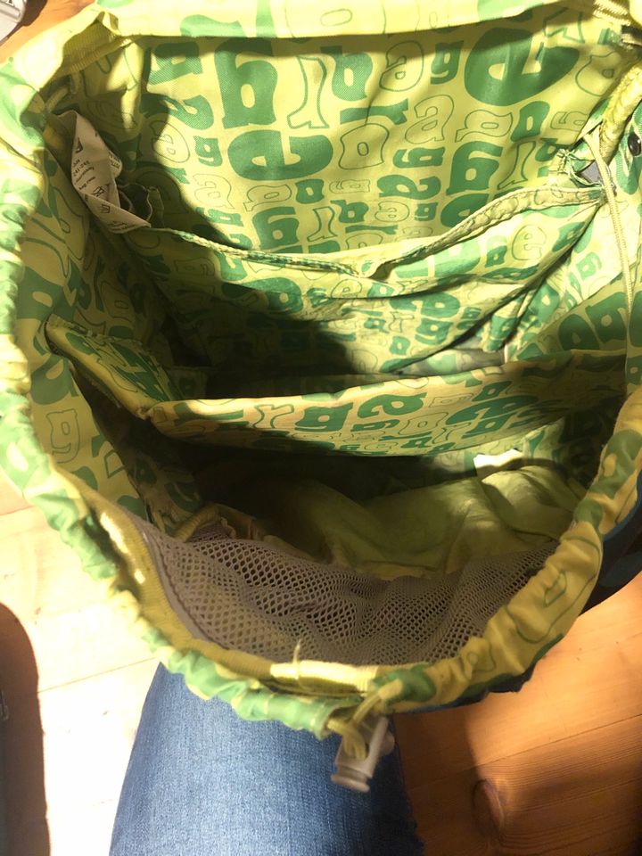 Schulranzen Ranzen Rucksack Ergobag mit 14 Kletties und Regencape in Stade