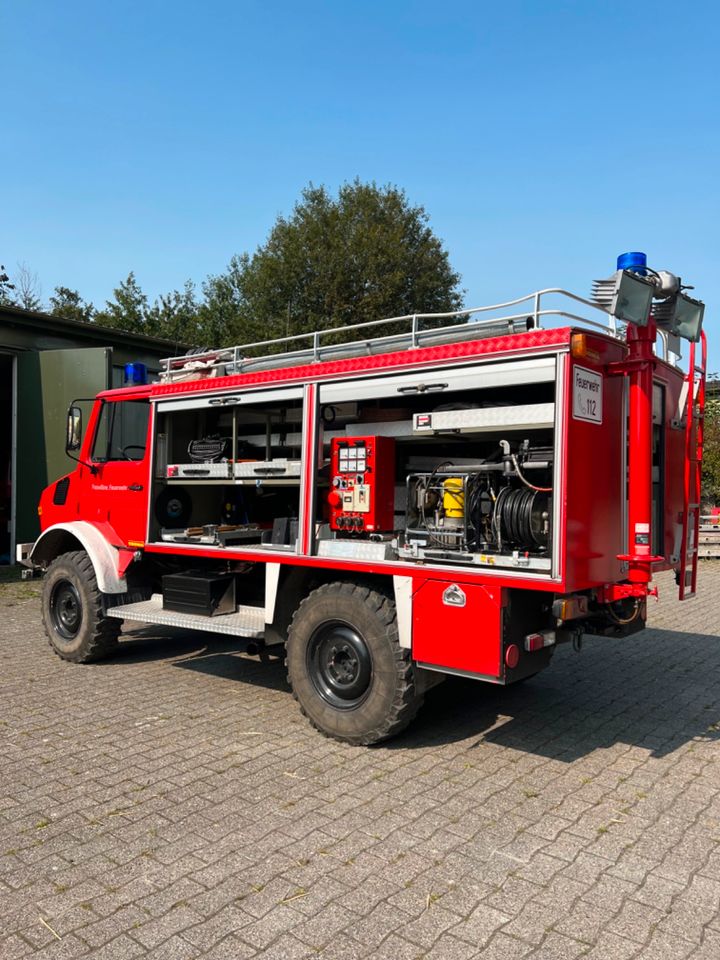 Unimog U1300 L inkl. Stromerzeuger, 5 To. Winde & Lichtmast in Soest