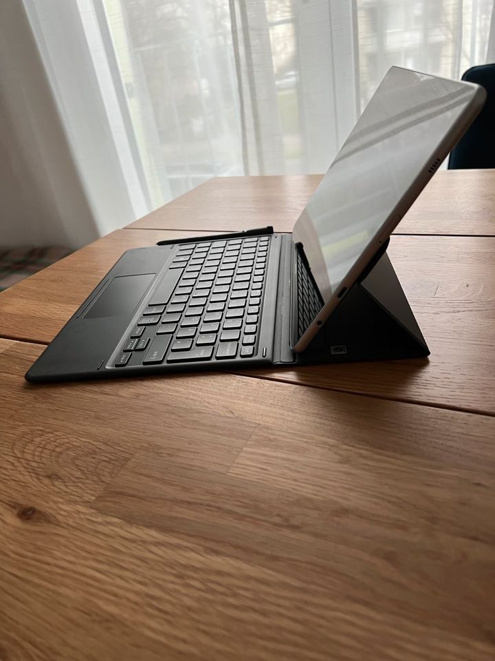 Tablet Samsung Galaxy Book 10,6“ Windows 10 in München