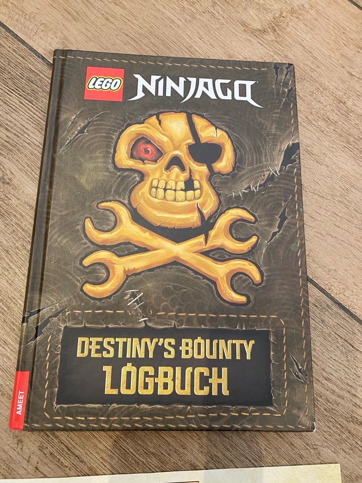 Lego Ninjago Box mit Buch Abenteuer auf der Destiny‘s Bounty in Grevenbroich