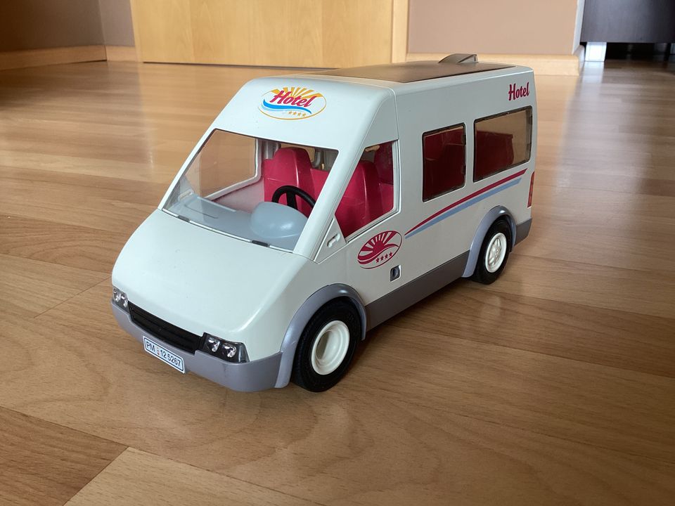 Verschiedene Playmobil Fahrzeuge in Niedenstein