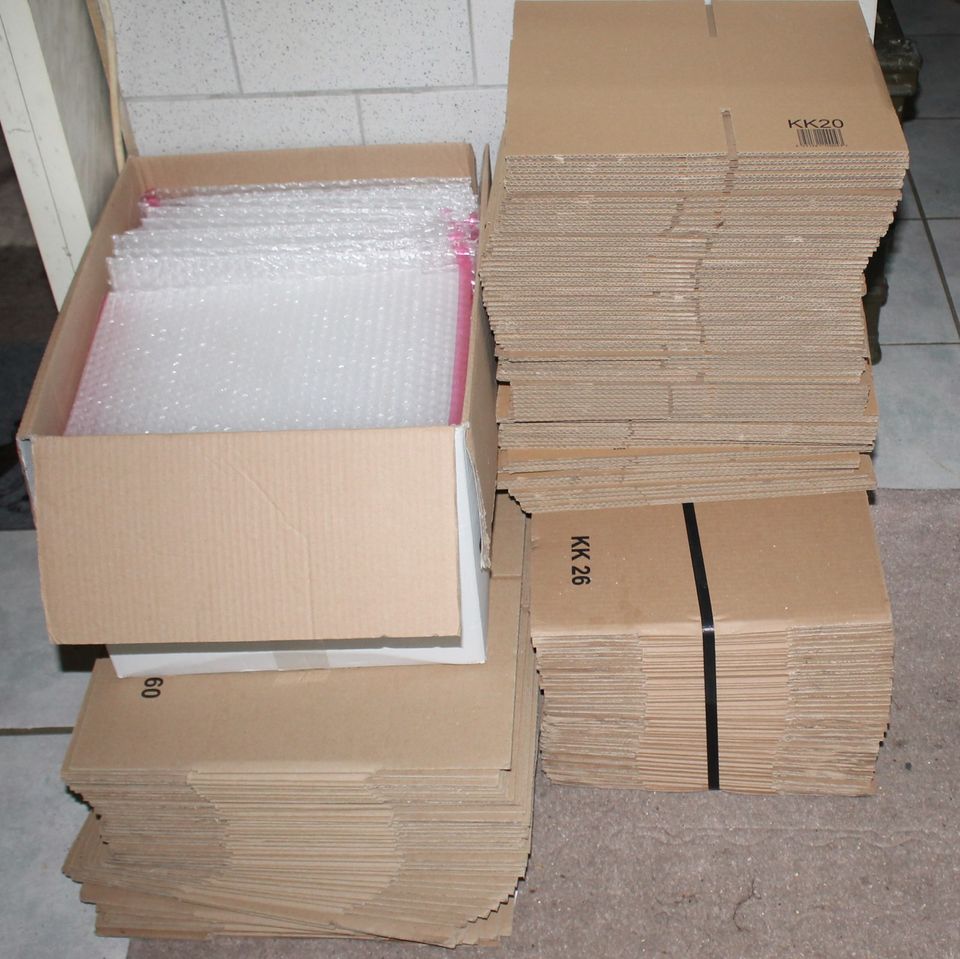 Verpackungsmaterial - 165 Faltkartons + 70 Luftpolstertaschen NEU in Northeim