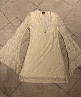 Weißes Kleid mit tiefem Ausschnitt und Spitze Hessen - Rödermark Vorschau