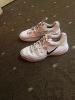 Nike Herren Damen Tennis Sport Schuhe Gr.41 Bayern - Lochhausen Vorschau