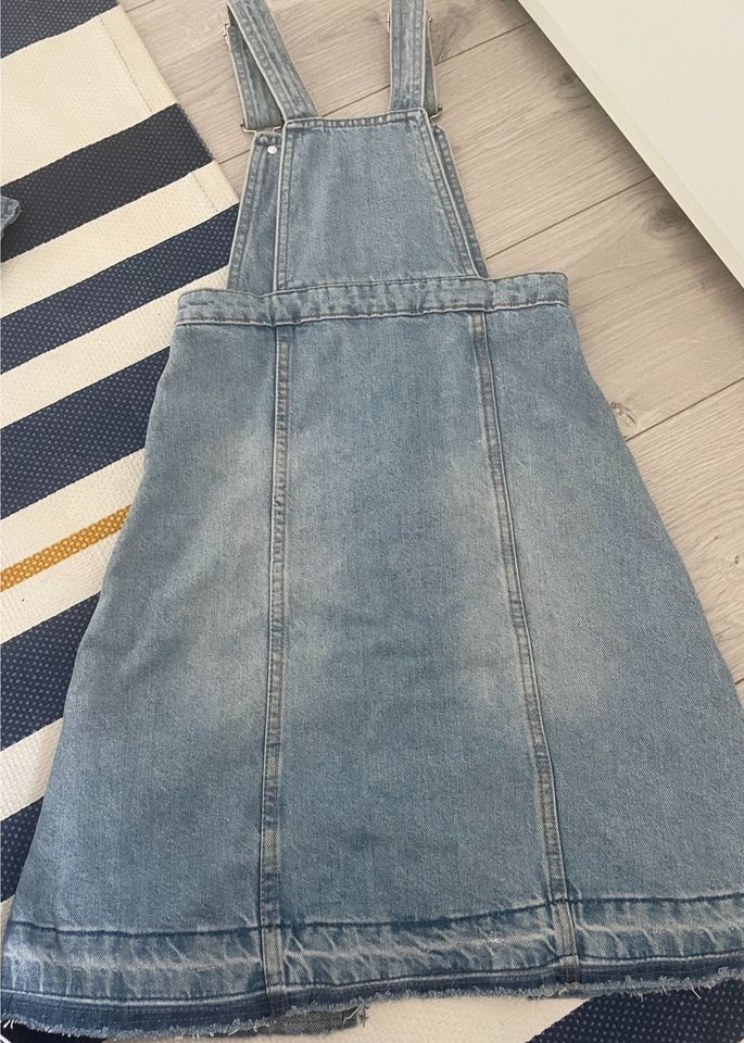 Denim Jeans Kleider Overall Paket Mädchen ZARA Neuwertig in Rodgau