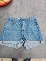 kurze Jeanshose  von H&M in Größe 36 zu verkaufen Niedersachsen - Ritterhude Vorschau
