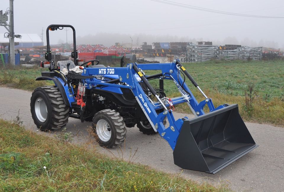 Frontlader zu Traktor Tragkraft 700 Deutz-Fahr New Holland Kubota in Neuhardenberg