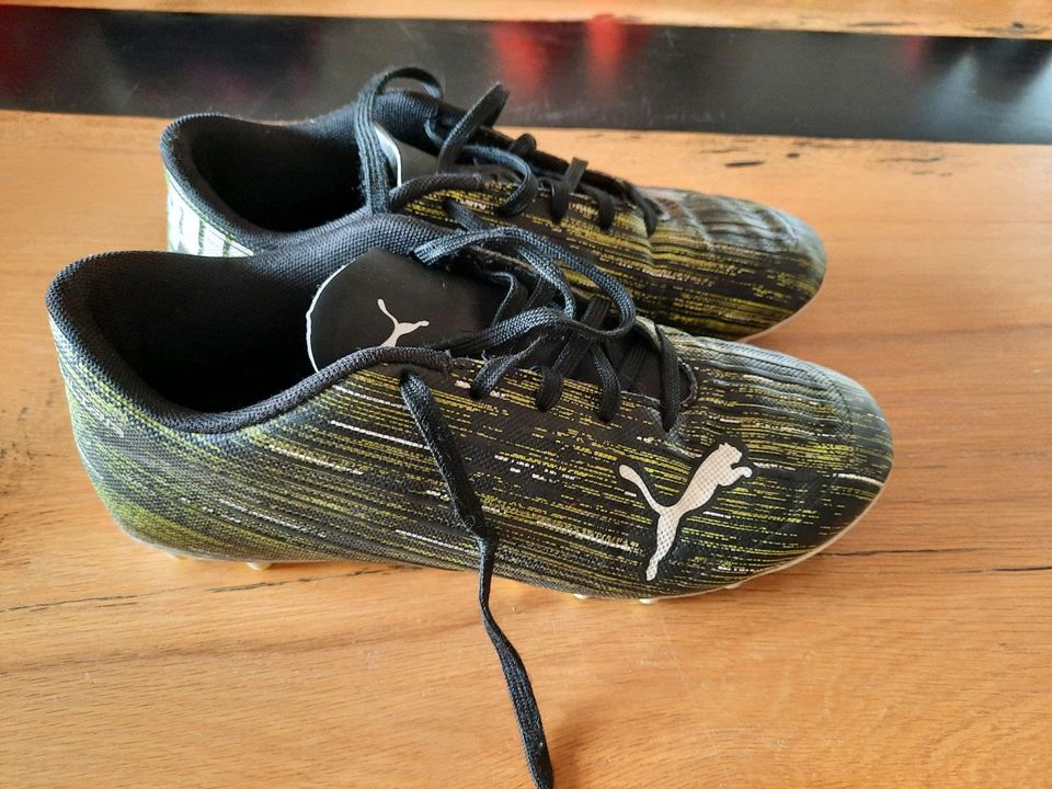 Fußball Schuhe gr.35.5 in Wipperfürth