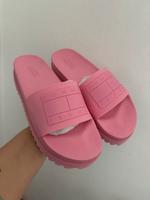 Tommy Hilfiger Plateau Slipper Gr. 41 NEU Findorff - Findorff-Bürgerweide Vorschau