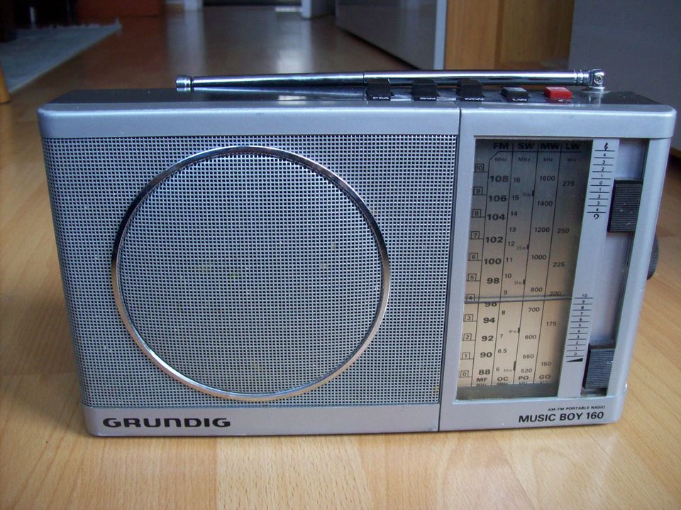 GRUNDIG Musik Boy 160a Nostalgie Koffer Radio Funktionsfähig in Hamburg