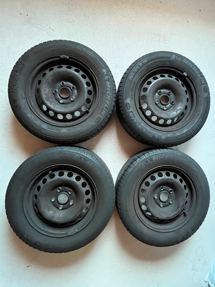 4x 195/65R15 Michelin inkl. Stahlfelgen für VW Golf/Passat in Schönkirchen