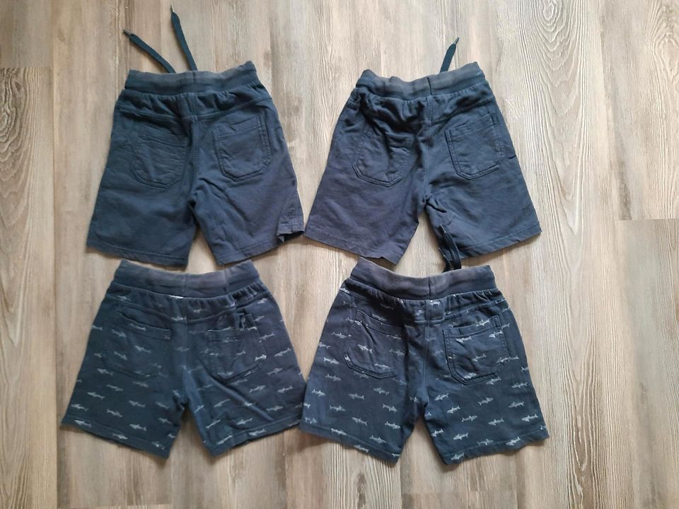 Shorts/ kurze Hosen 104 Zwillinge in Tessin