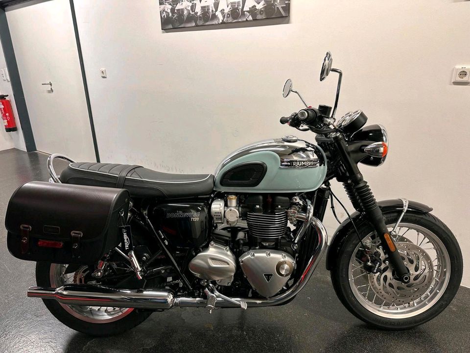 Triumph Bonneville T120 Chrome Edition/ Meridan Blue in Lotte