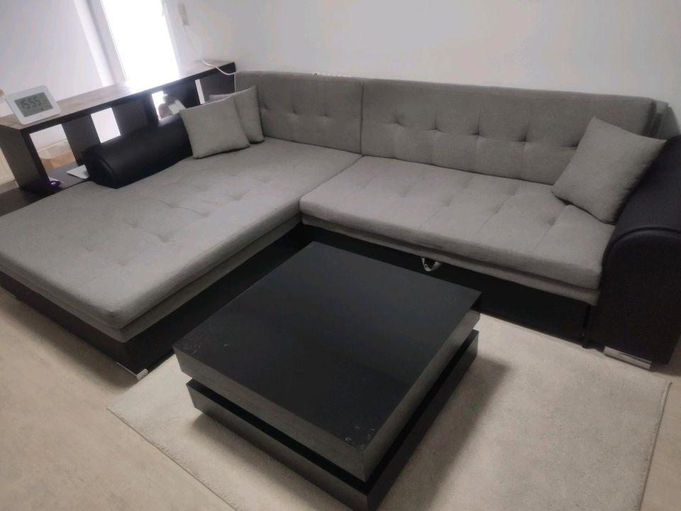 Couch schwarz grau in Hallstadt