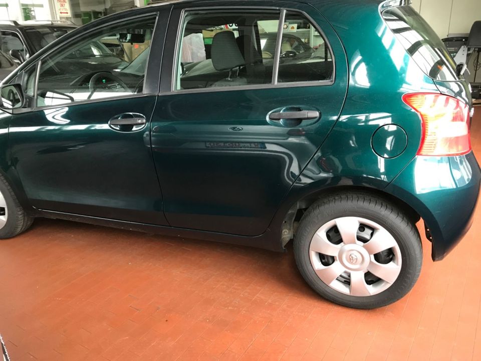 Toyota Yaris Luna 1,0-l-VVT-i aus   1.Hand in Bad Säckingen