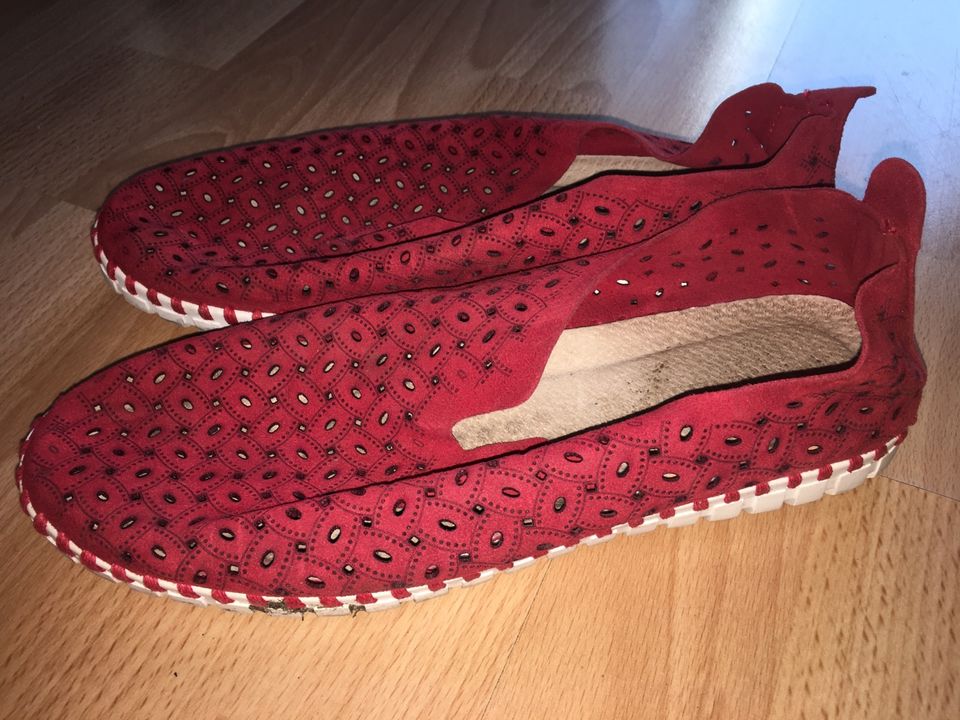 Rote Slipper Sandalen Schuhe in 40 von Grünland in Burgwedel