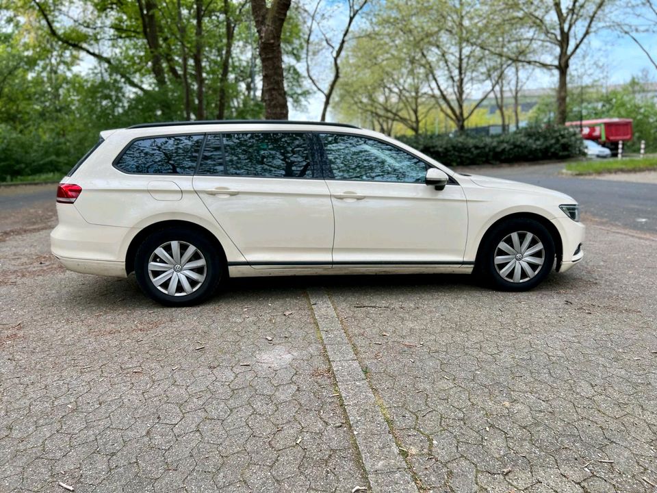 VW Passat B8 2016 Jahr in Düsseldorf