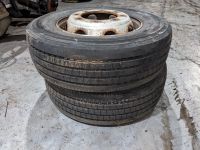LKW Reifen auf Felge, gebraucht 2 Stück VA Michelin 265/70R19,5 Nordrhein-Westfalen - Kalkar Vorschau