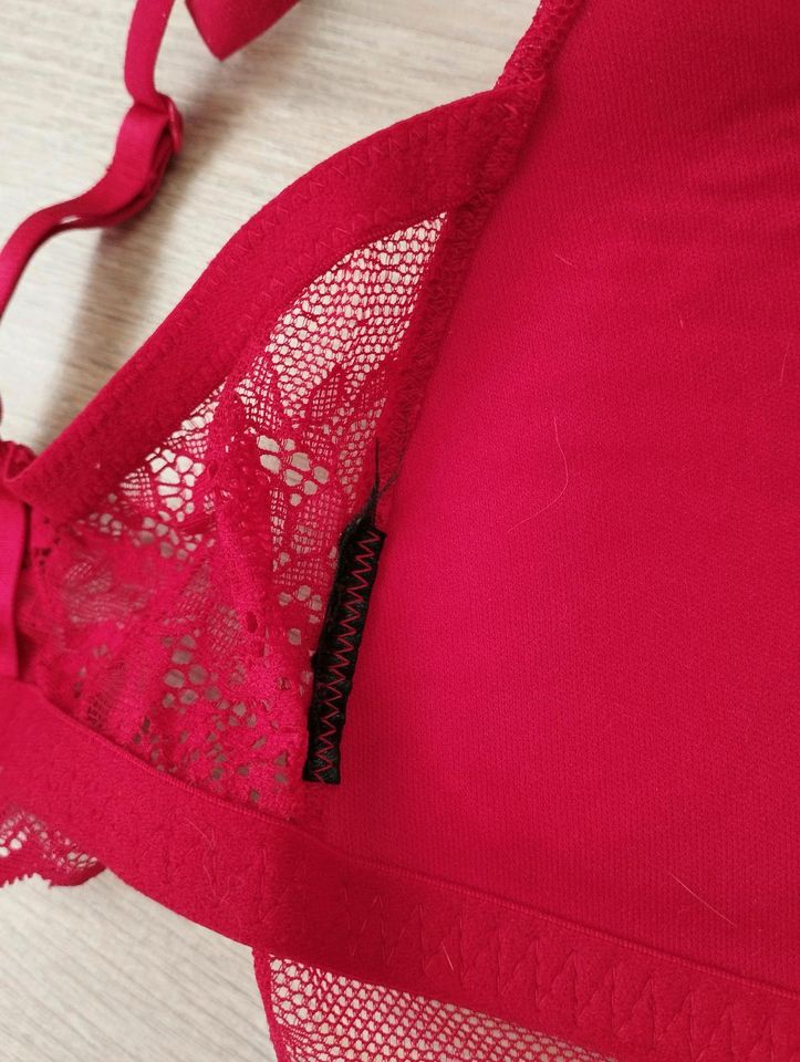 H&M Damen Softbra BH (rot, spitzenähnlich) in Pinneberg