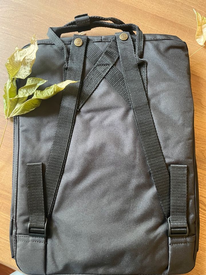 Fjällräven Känken Rucksack schwarz 16 L in Berlin