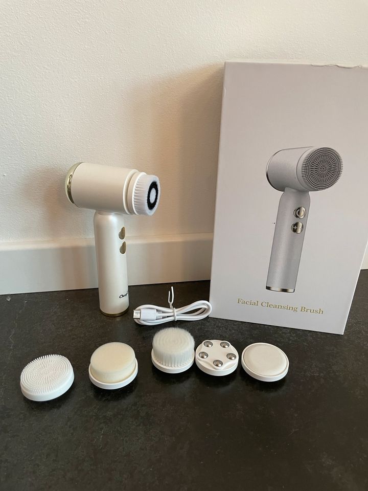 Facial Cleansing Brush Gesichtsreiniger Massage in Kempten