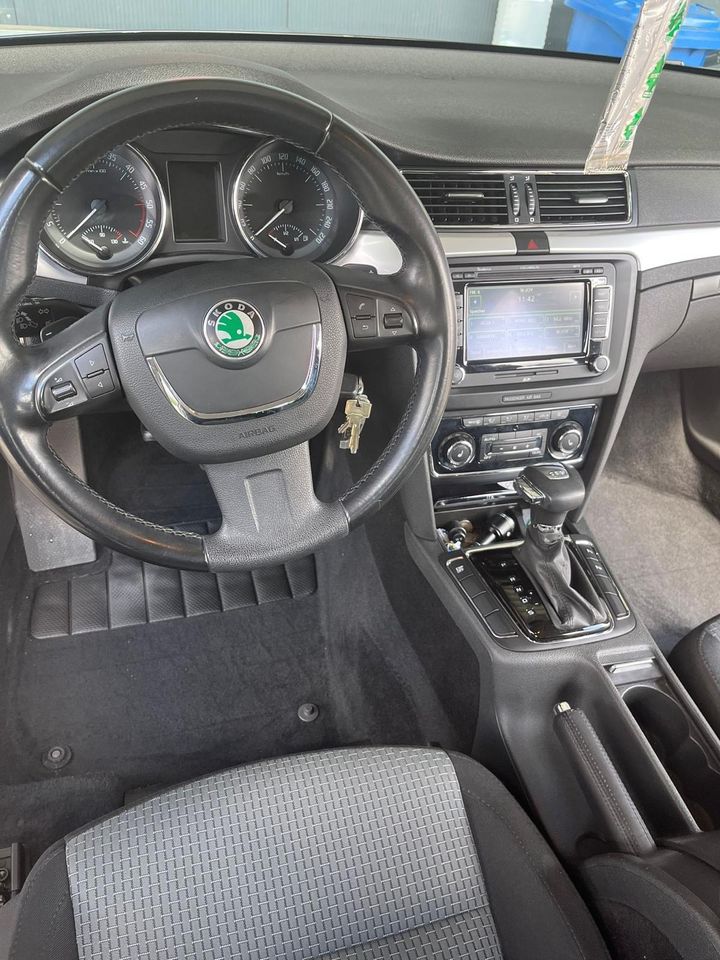 Skoda SuperB 2.0 TDI  / SHZ-Klima-Tempomat-Navi in Langenhagen