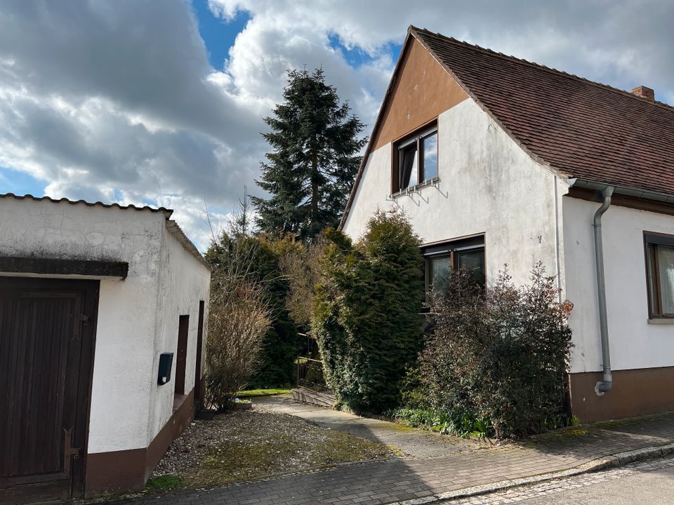 Einfamilienhaus mit Einliegerwohnung u. Garage 06647 Lossa in Finneland