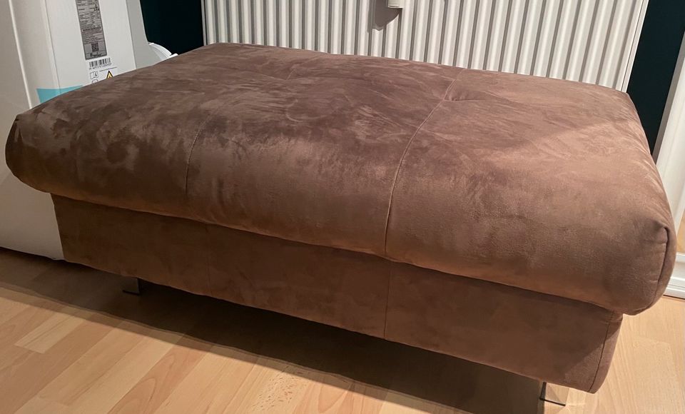 Sofa Garnitur , 3sitzer und Hocker, Luxus-Microfaser, NEUWERTIG in Rostock