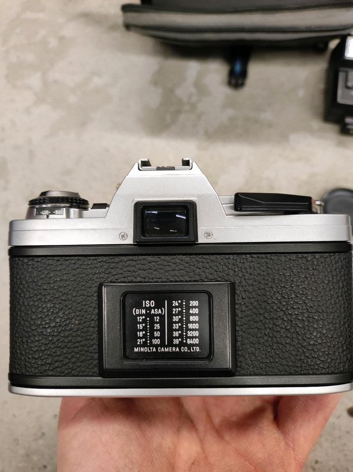 Minolta x-300 Kamera mit Hama objektiv und cullmann Blitz in München