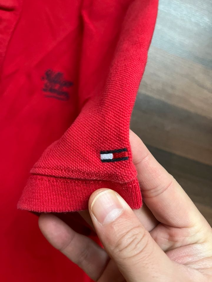 Poloshirt Tommy Hilfiger Größe M Original in Grenzach-Wyhlen