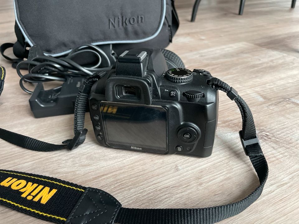 Nikon D3000 wie neu Spiegelreflexkamera in Minden