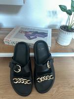 Aigner Sandale schwarz mit goldenen Details Hessen - Linden Vorschau