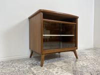 WMK Schöne und gut erhaltene Mid-Century TV-Kommode mit praktischer Drehplatte und Zwischenablage # Vitrine Vitrinenkommode TV-Schrank Phonomöbel Fernsehenschrank Kommode Vintage 50er 60er Rockabill Friedrichshain-Kreuzberg - Friedrichshain Vorschau