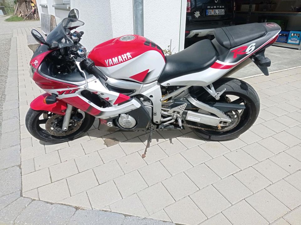Motorrad Yamaha YZF-R6 in Isny im Allgäu