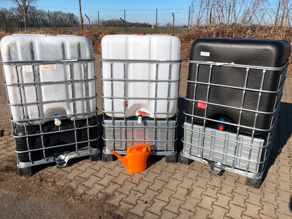 1000 Liter IBC Container mit Erhöhung in Neubrandenburg