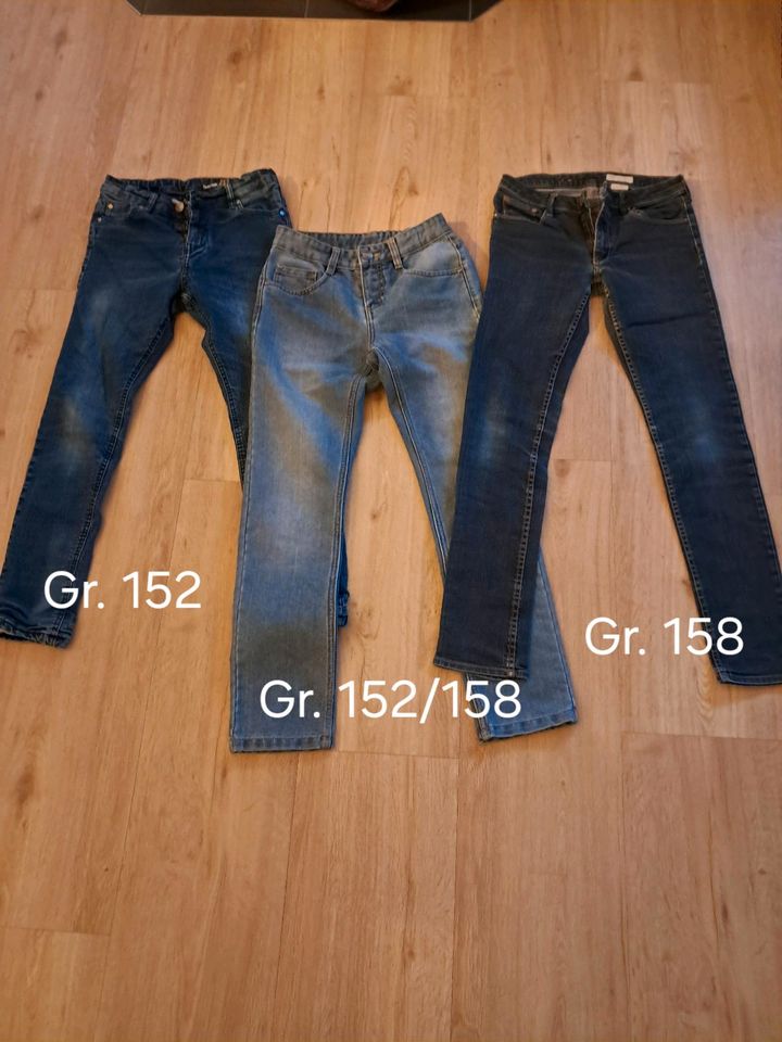 Jeans Gr. 152 / 158, teilweise gefüttert in Marburg