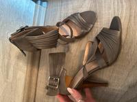 5th avenue Schuhe 40 Pumps Sandalette hohe Schuhe beige grau Nordrhein-Westfalen - Oberhausen Vorschau