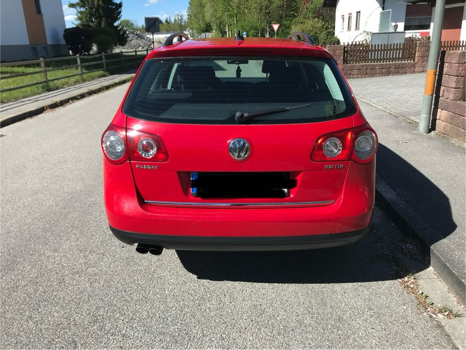 VW Passat Variant 2.0 TDI DPF DSG EURO 5 in Penzberg