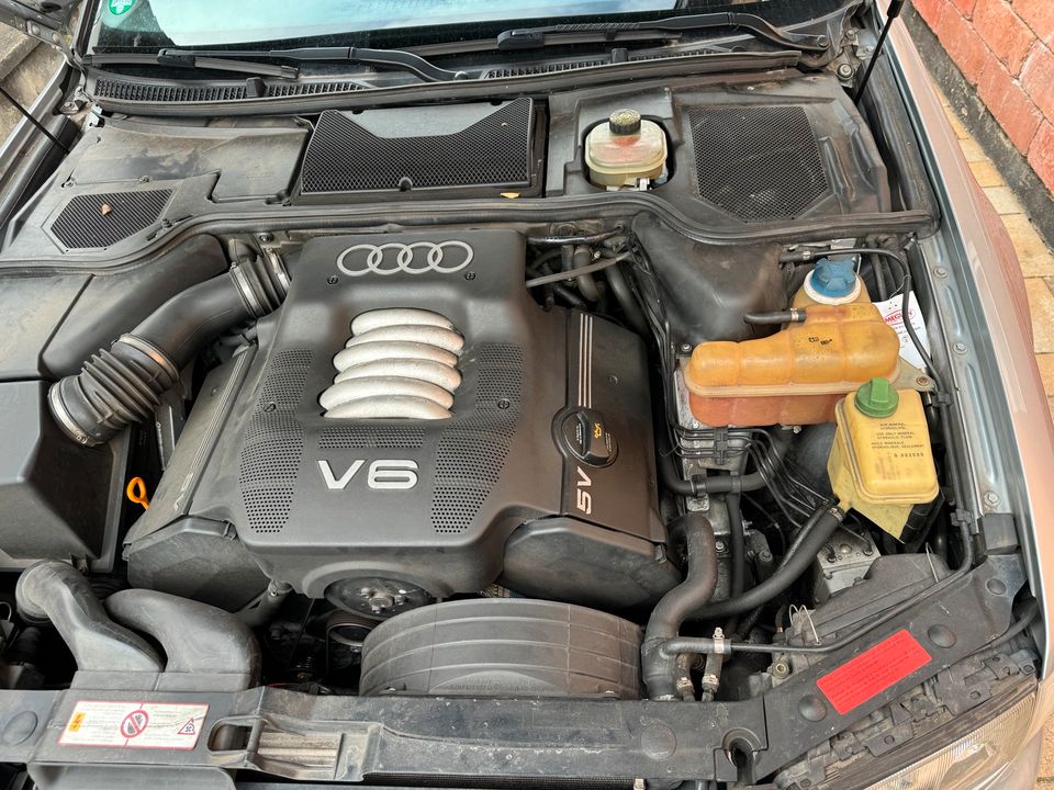 Auto Audi A8 in Frechen