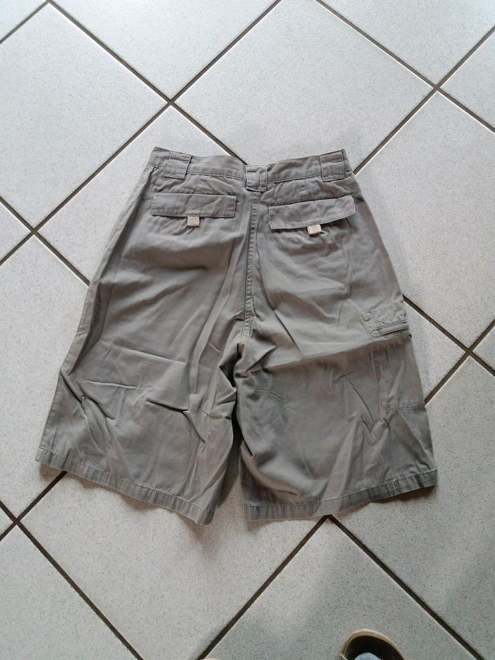 Damen Shorts Bermuda Gr. 36 in Kevelaer