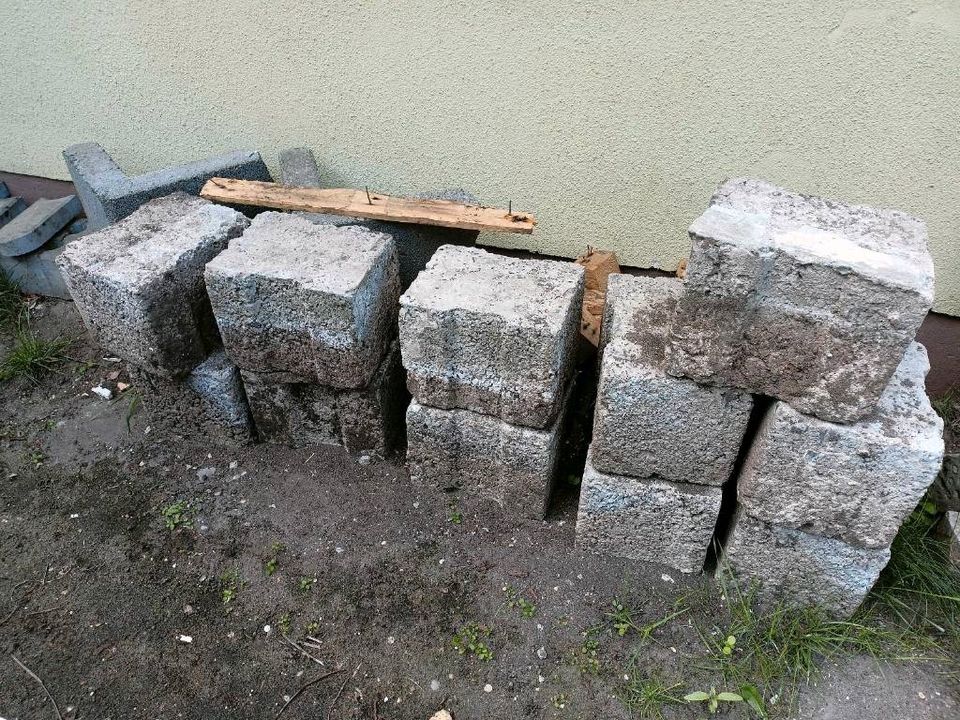 Ziegelsteine, schwere Steine für Garten oder als Fundament in Neuenhagen