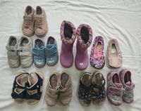 Schuhpaket Sneaker, Sandalen, Hausschuhe für Mädchen Gr.26 und 27 Baden-Württemberg - Leonberg Vorschau