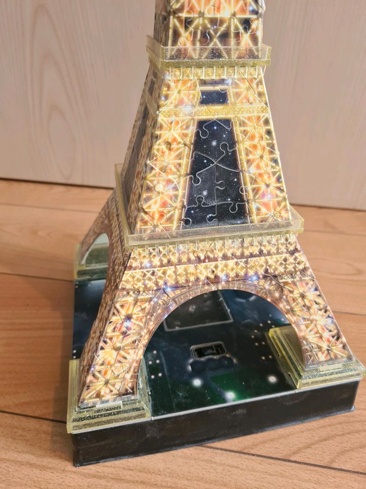 3D Puzzle Eiffelturm bei Nacht beleuchtet Unterschied Farben in Wismar