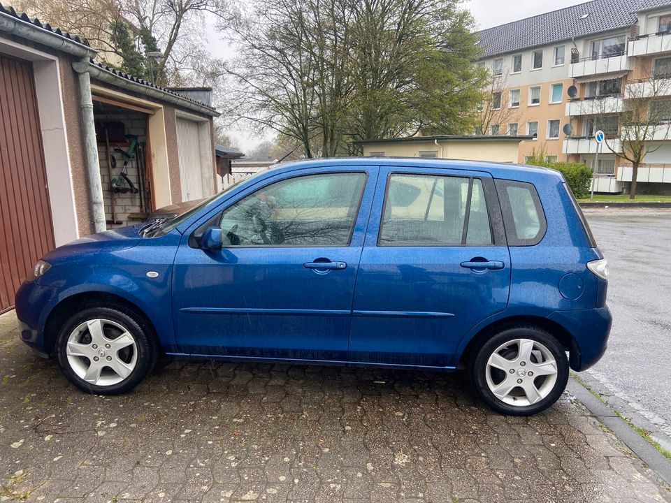 Mazda 2 blau in Soest