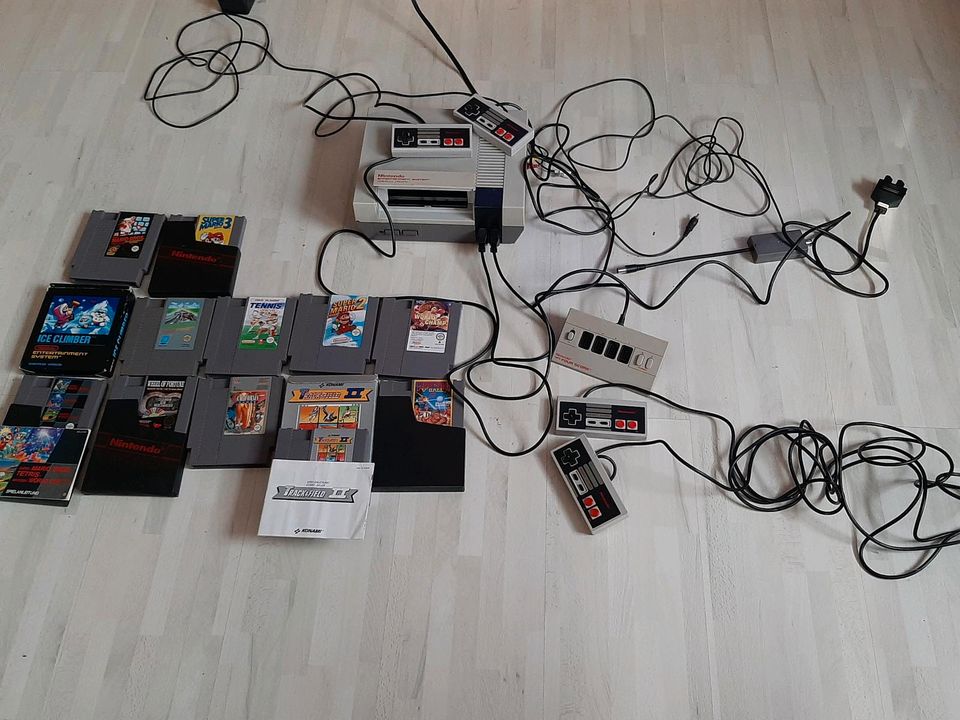 Nintendo Entertainment System NES mit 4 Controllern und 12 Spiele in Wichtshausen