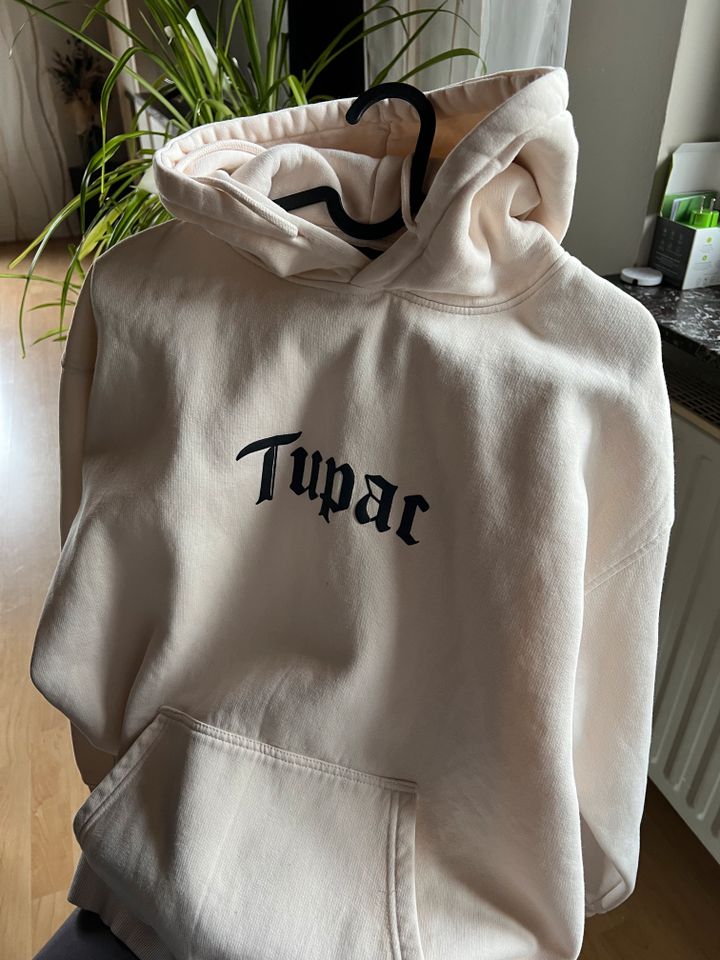 Tupac Pull & Bear Hoodie & Cargo Joggers in Duderstadt