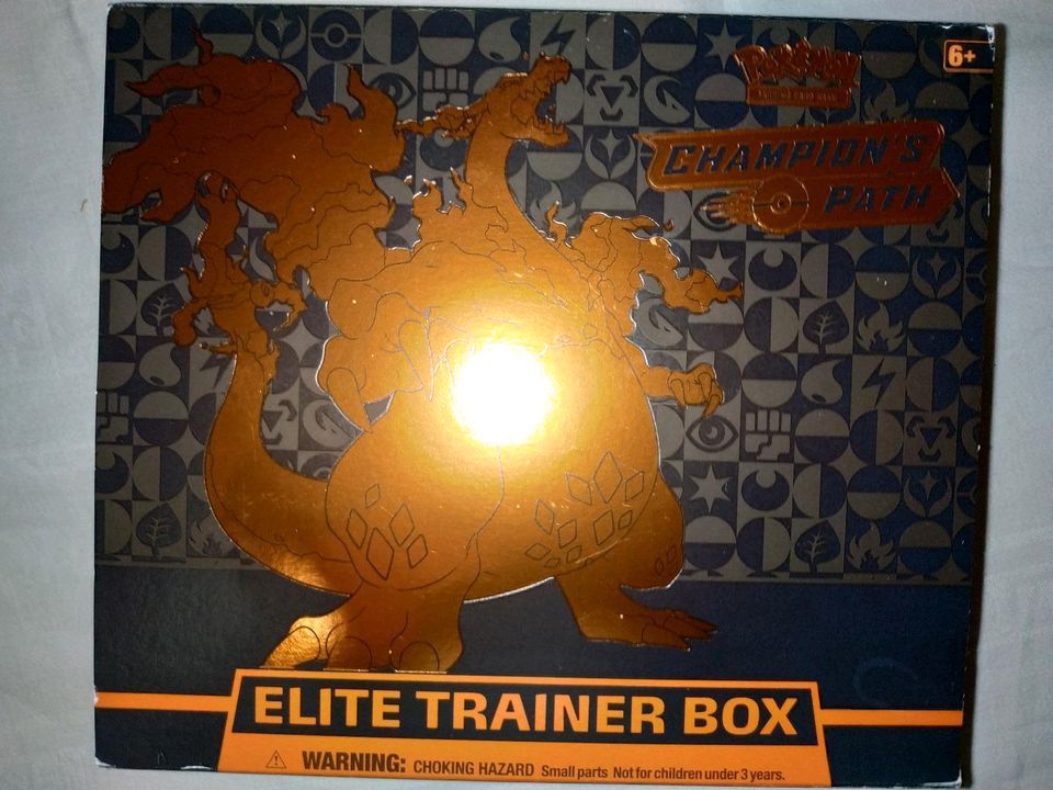 Pokemon Champion's Path Elite Trainer Box Kartenspiel in Stuttgart