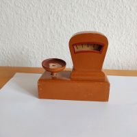 Waage Kaufmannsladen Puppenstube Holz antik (vor DDR Zeit) Bayern - Miltenberg Vorschau