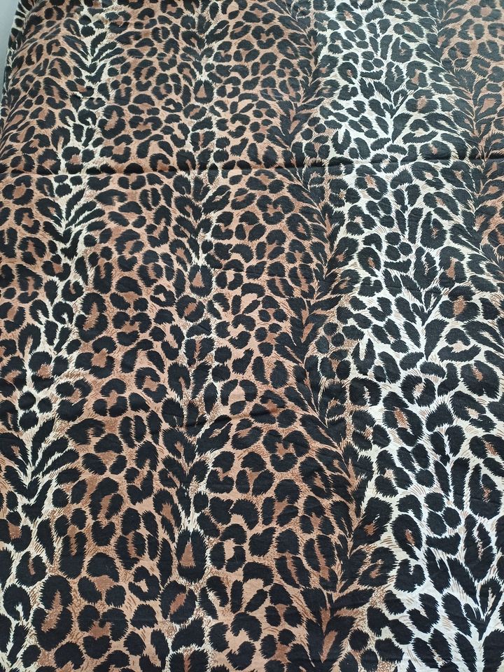 Leopardenmuster Tagesdecke Sofaüberwurf 275x230 cm in Berlin